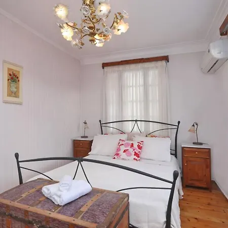 Alexandras Traditional House In Skopelos Centre Exterior photo