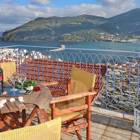 Alexandras Traditional House In Skopelos Centre Exterior photo