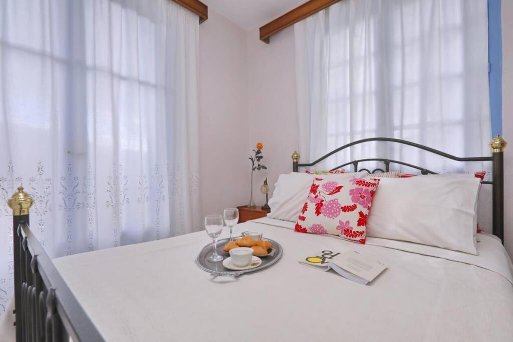 Alexandras Traditional House In Centre Skopelos Town