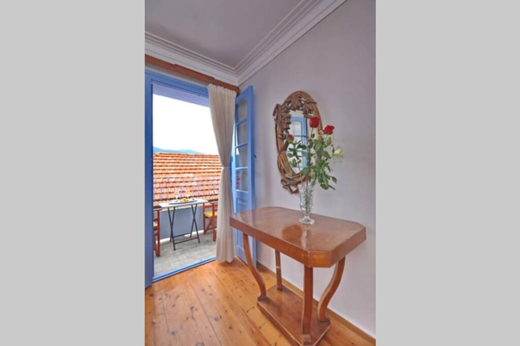 Alexandras Traditional House In Centre