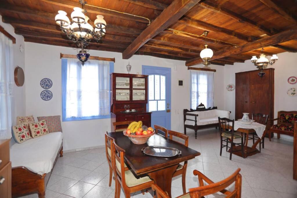 Alexandras Traditional House In Centre *