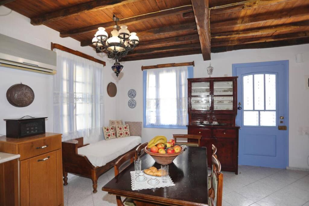 Alexandras Traditional House In Centre Holiday home *