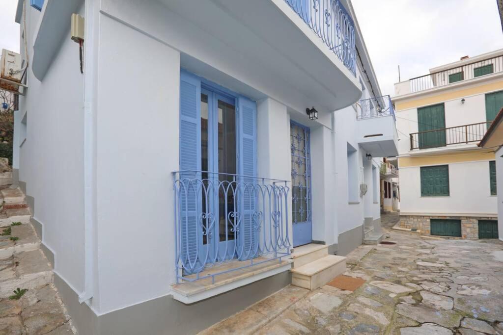 Alexandras Traditional House In Centre Holiday home