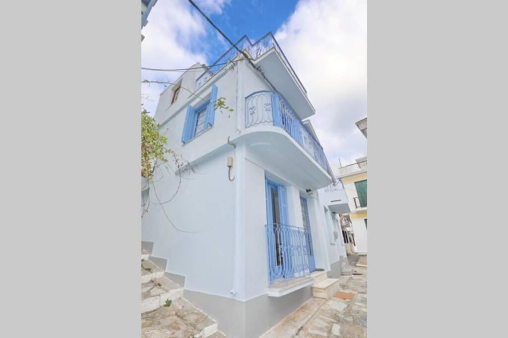 Alexandras Traditional House In Centre Holiday home *
