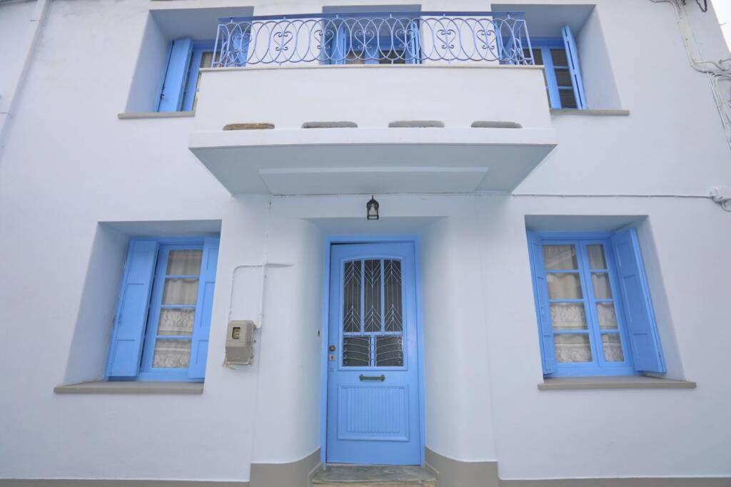Alexandras Traditional House In Centre
