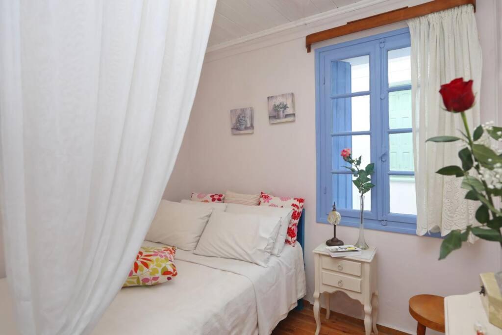 Alexandras Traditional House In Centre *