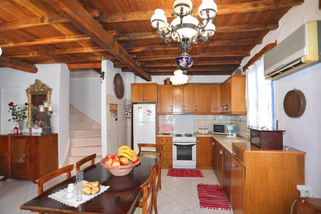 Alexandras Traditional House In Centre Skopelos Town