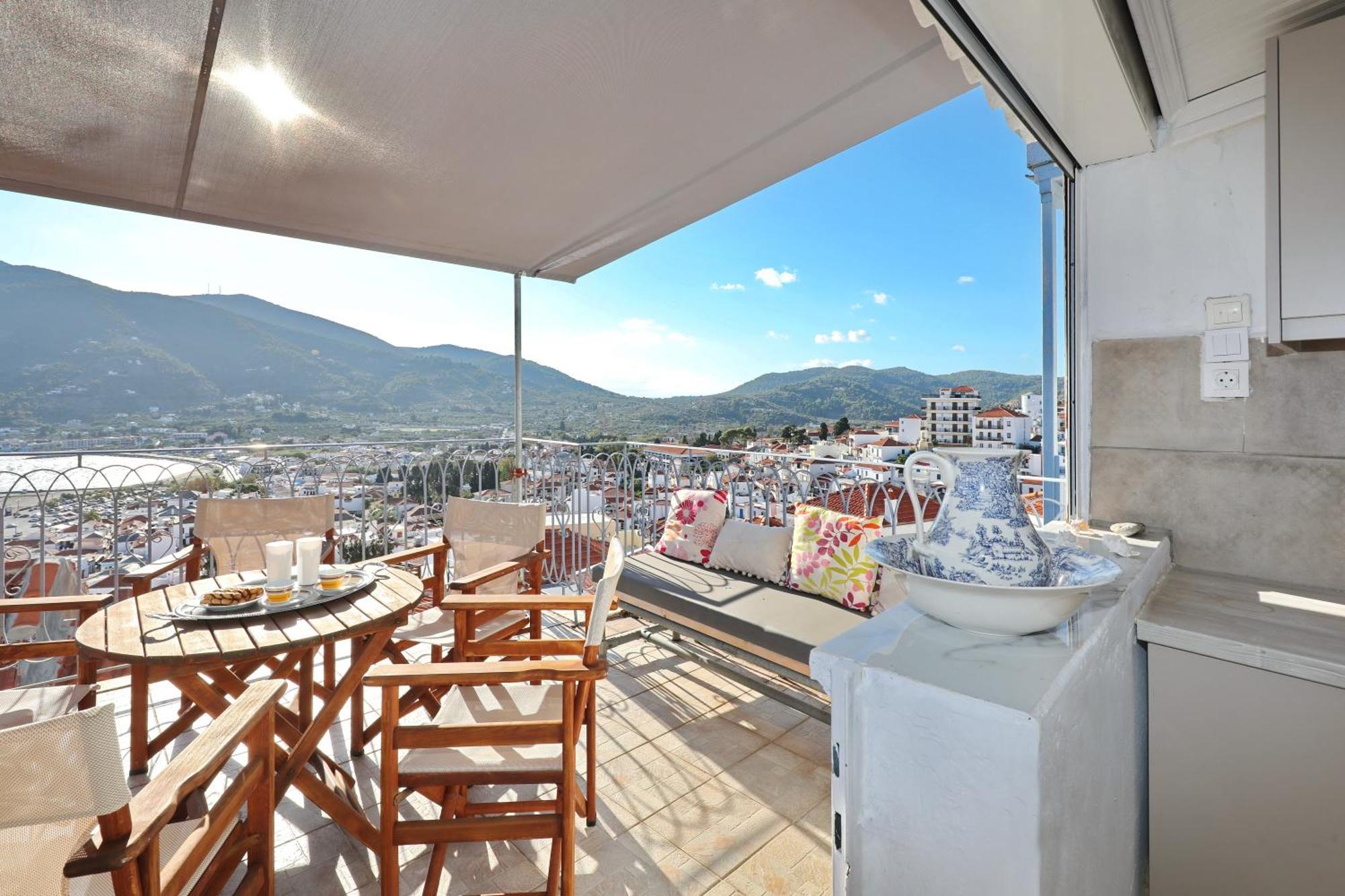 Alexandras Traditional House In Centre Skopelos Town