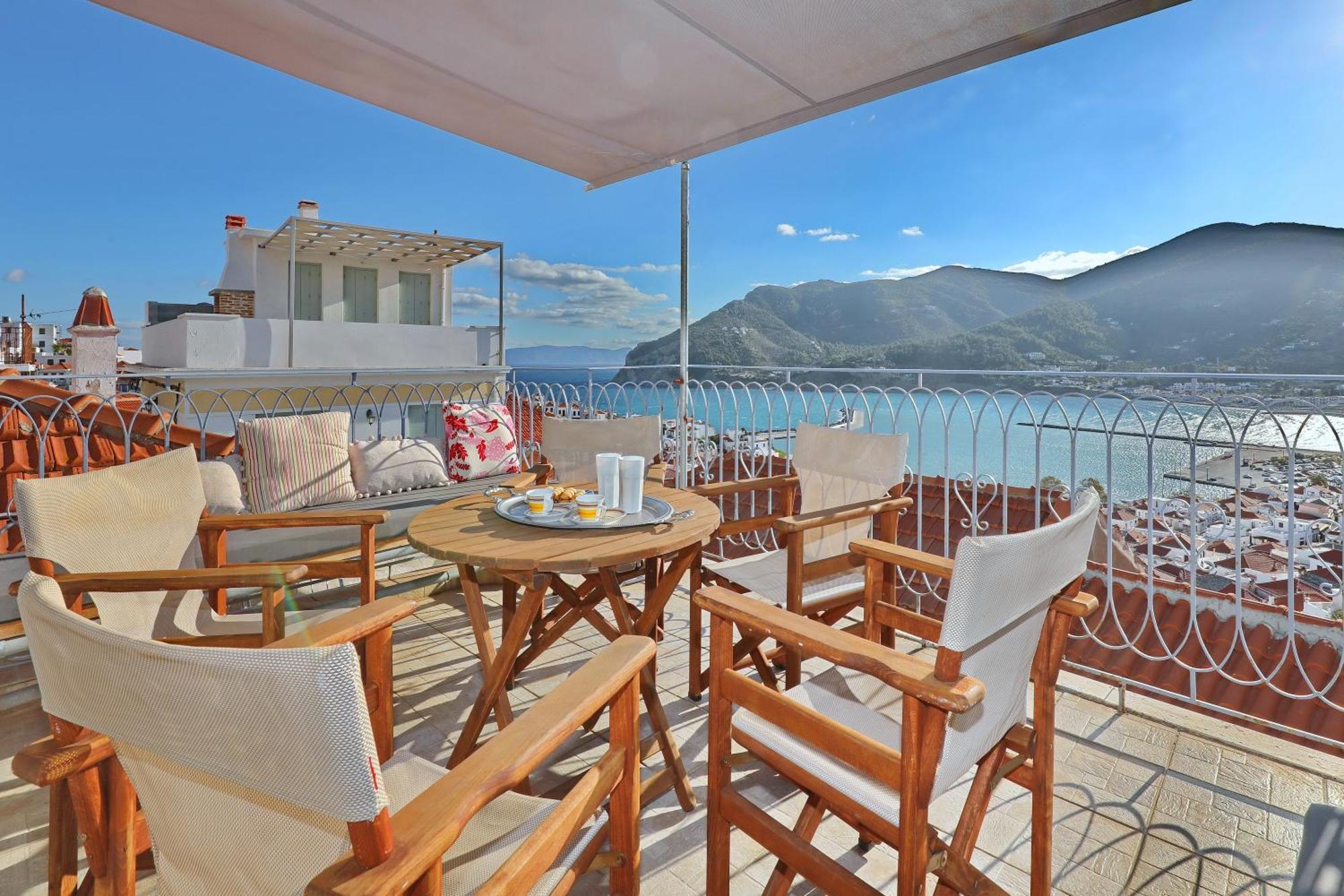 Alexandras Traditional House In Centre Holiday home *